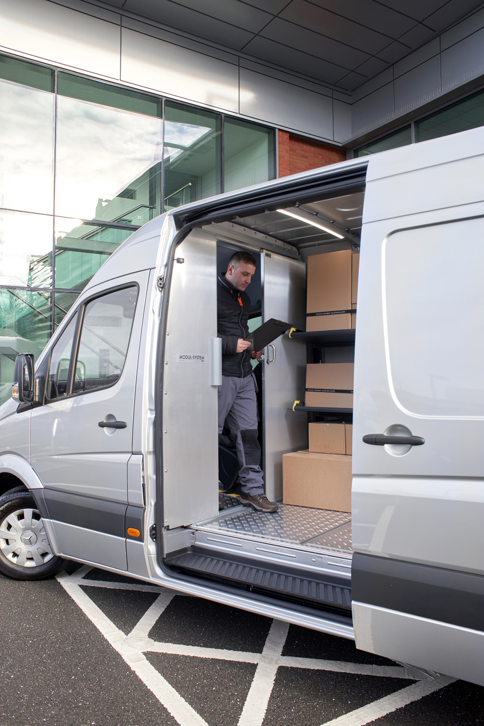 Ford Transit met Modul-Express legborden