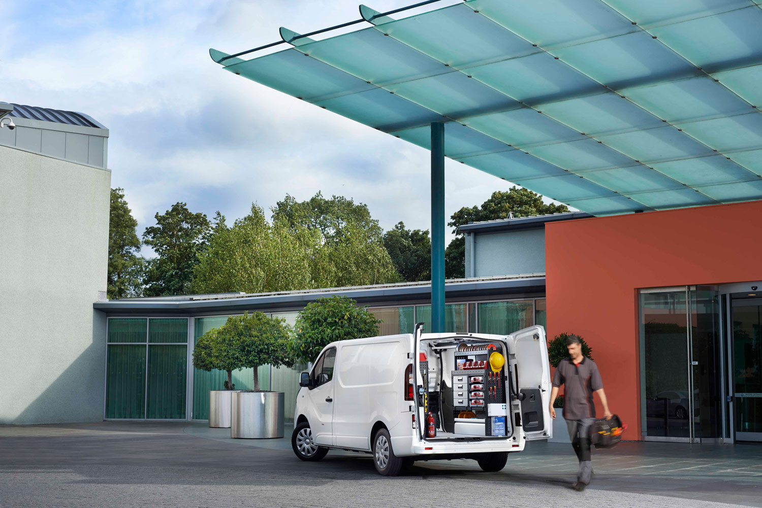 Electricien bedrijfswagen voorzien van modul-system bedrijfswageninrichting
