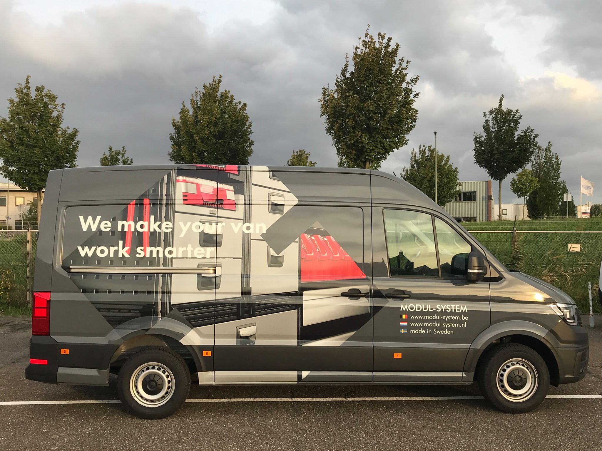 Met trots presenteren wij onze nieuwe VW Crafter demowagen voor Modul-System Benelux
