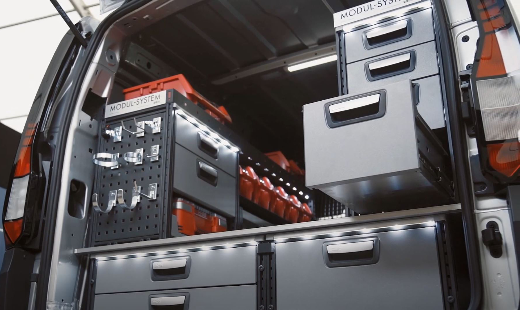 Volkswagen Caddy ingericht met Modul-System bedrijfswageninrichting